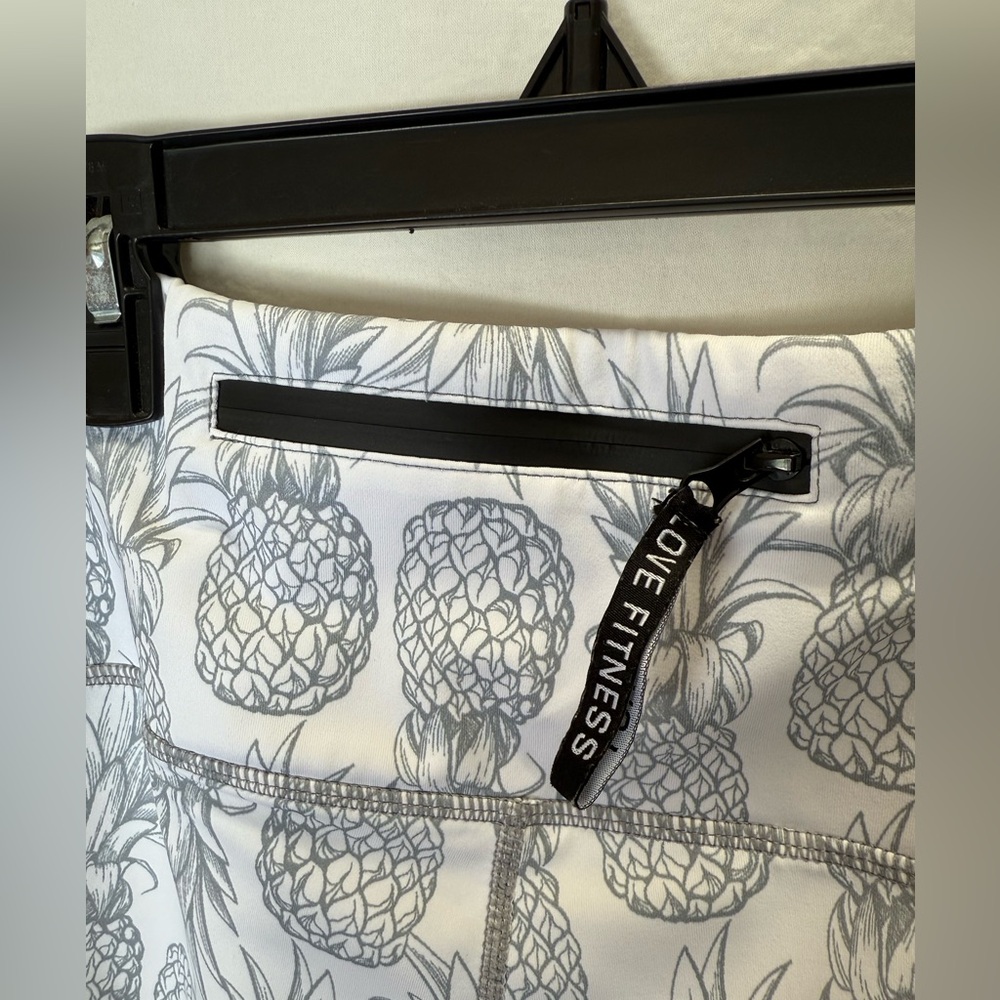 Pineapple Pattern Leggings Women’s Size Medium - Picture 5 of 6